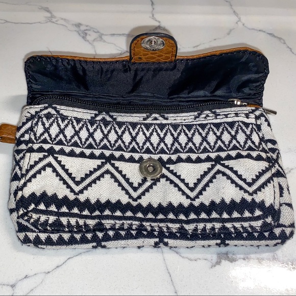 Wristlet/Clutch - Picture 3 of 5